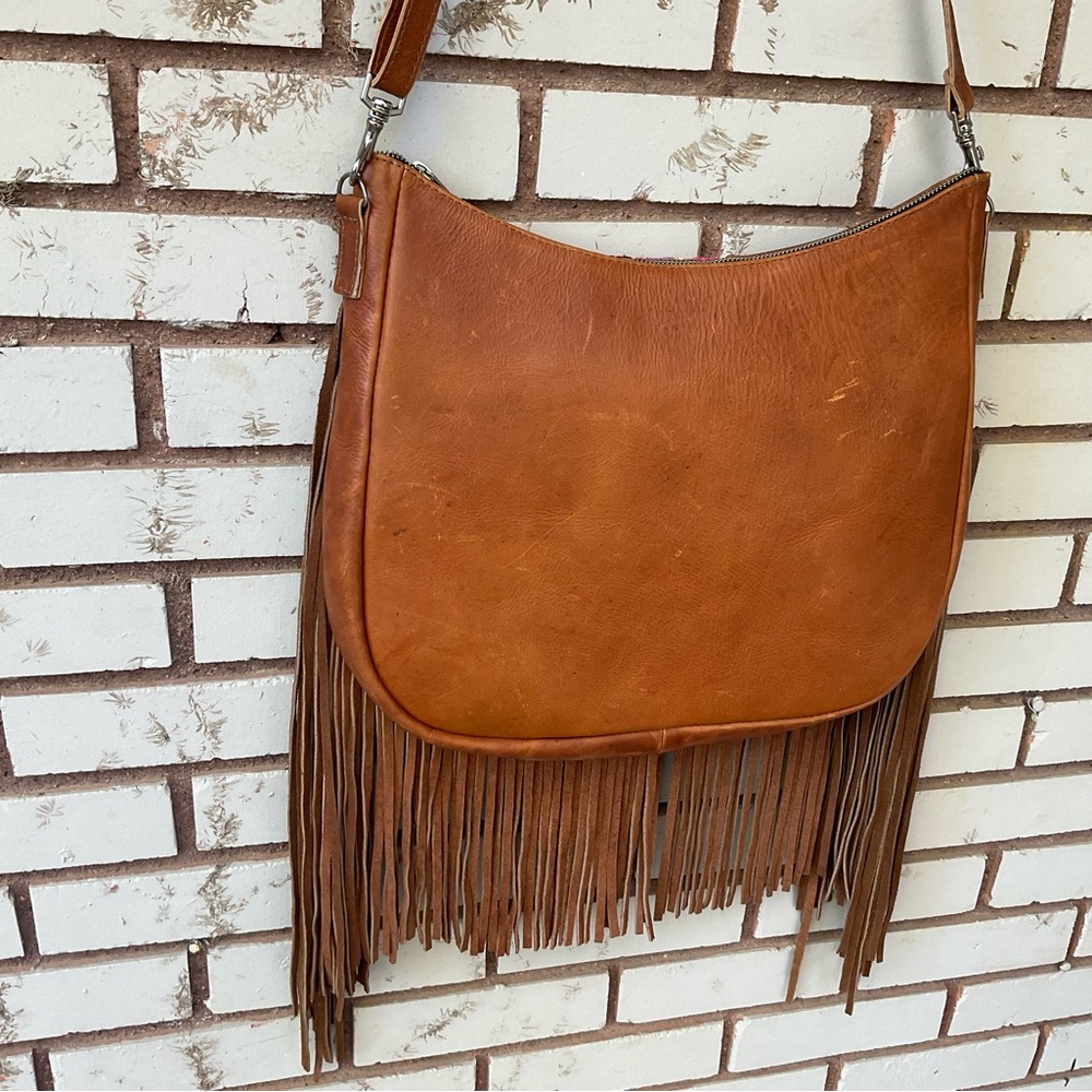 Arloom Large Handcrafted Fringe Leather Bag - Picture 4 of 8